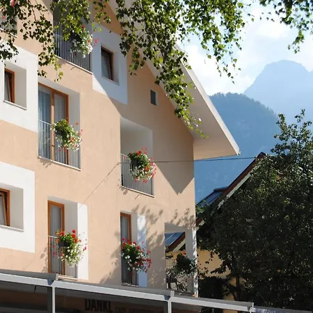 & Restaurant Dankl מלון